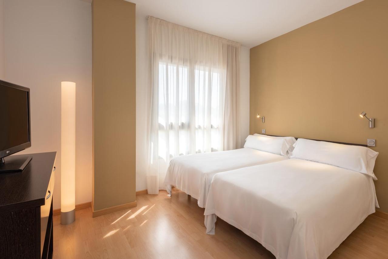 Madrid Airport Suites, Affiliated By Melia Екстериор снимка