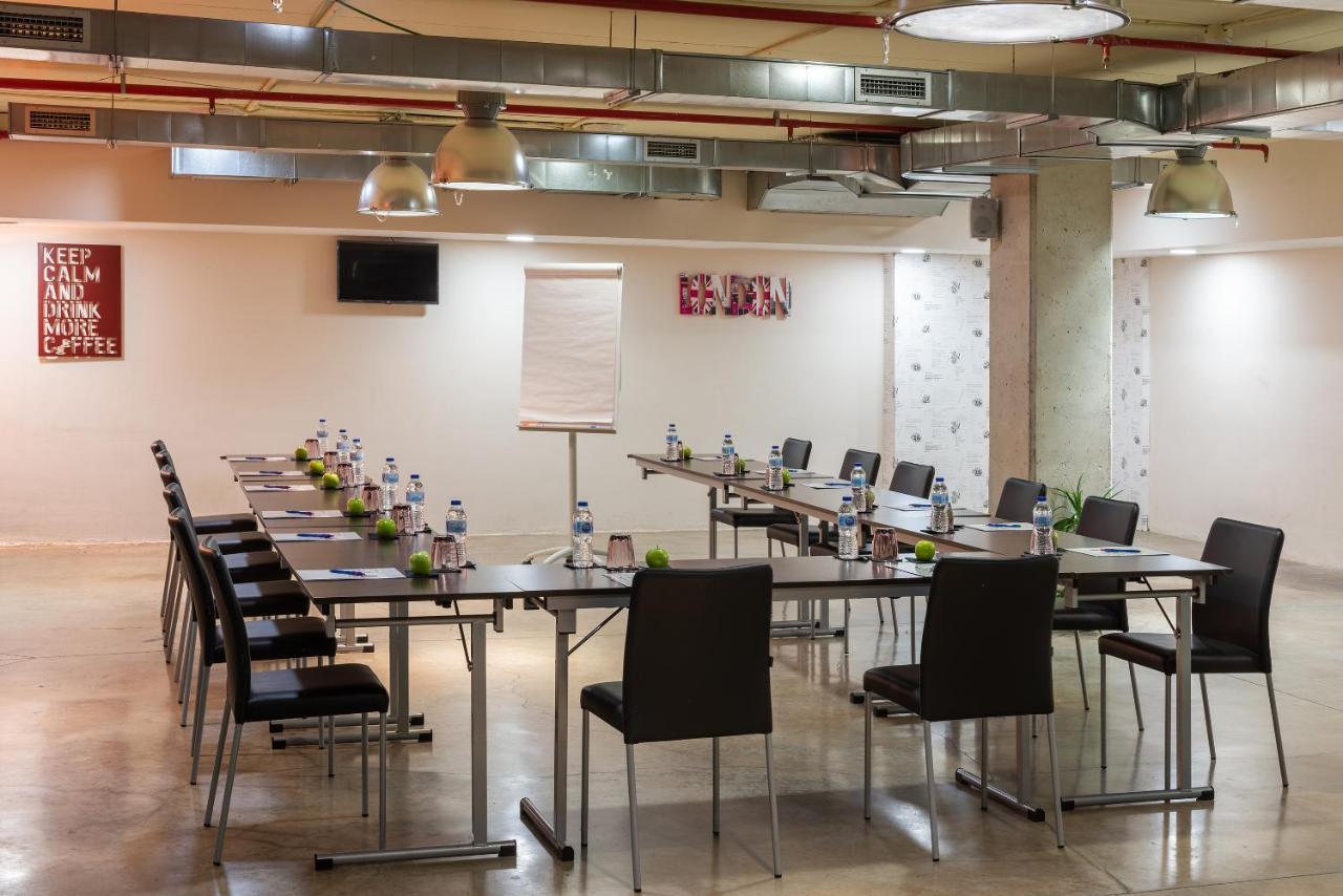 Madrid Airport Suites, Affiliated By Melia Екстериор снимка