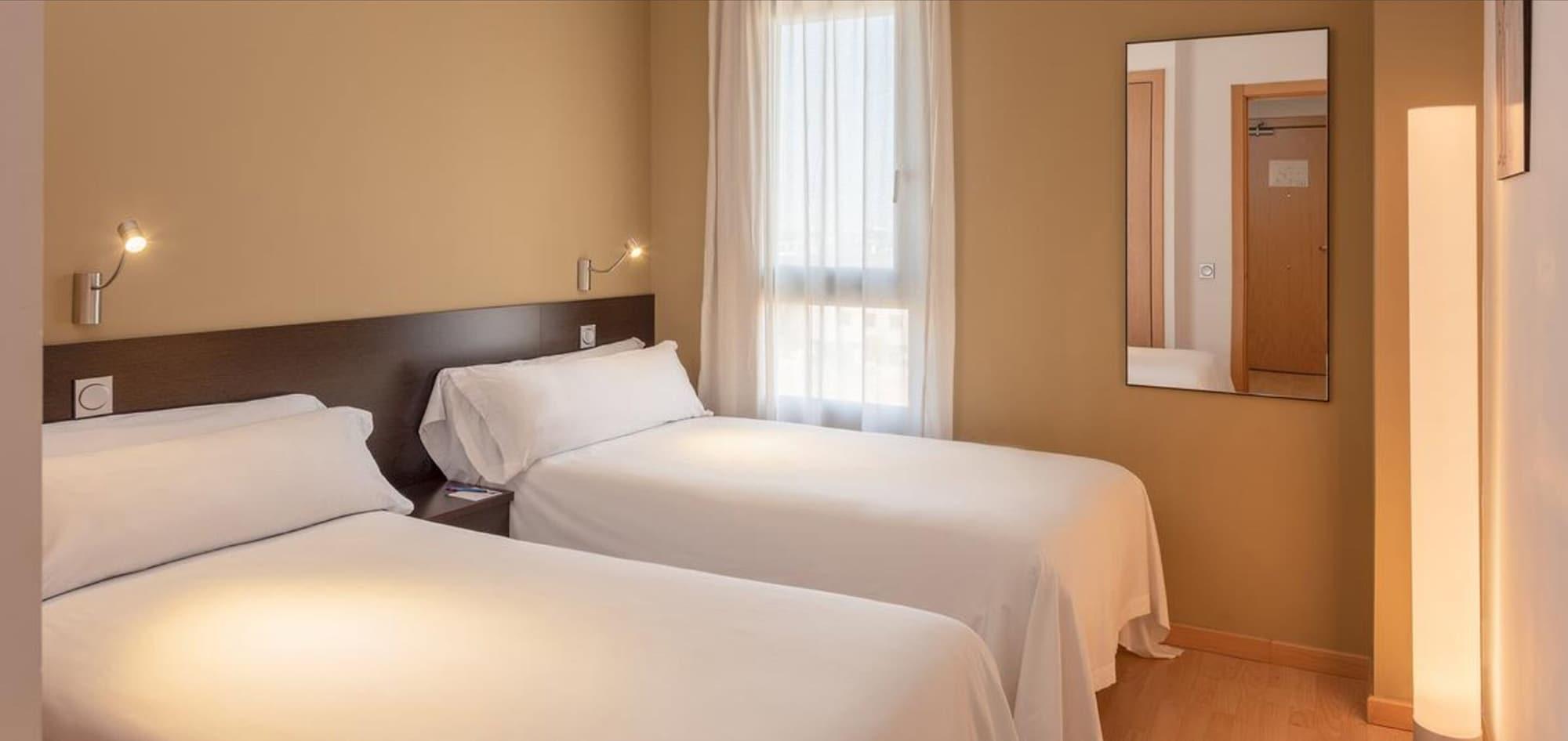 Madrid Airport Suites, Affiliated By Melia Екстериор снимка