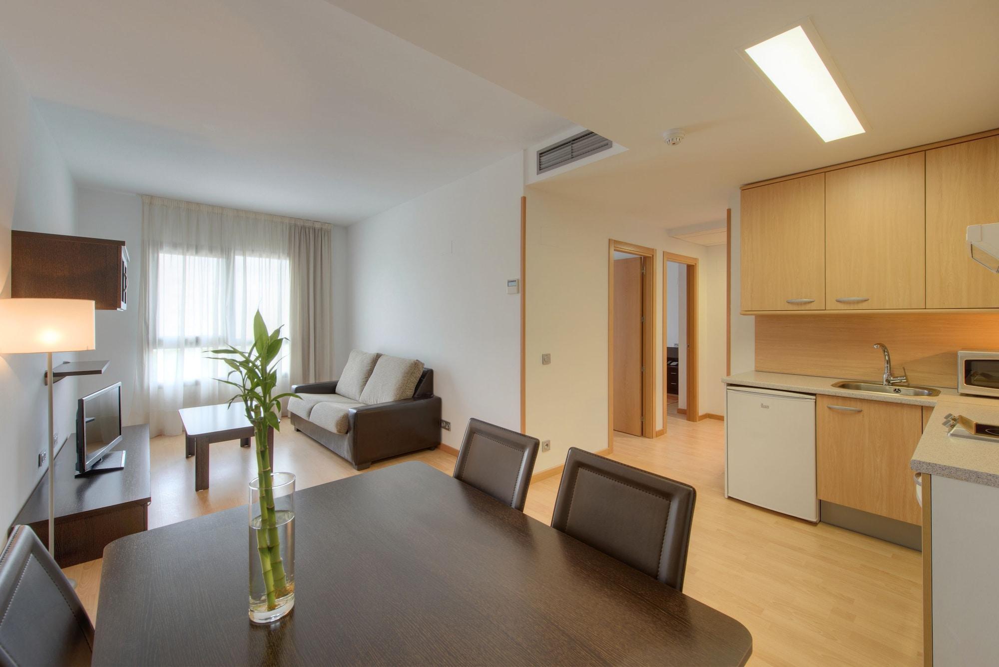 Madrid Airport Suites, Affiliated By Melia Екстериор снимка