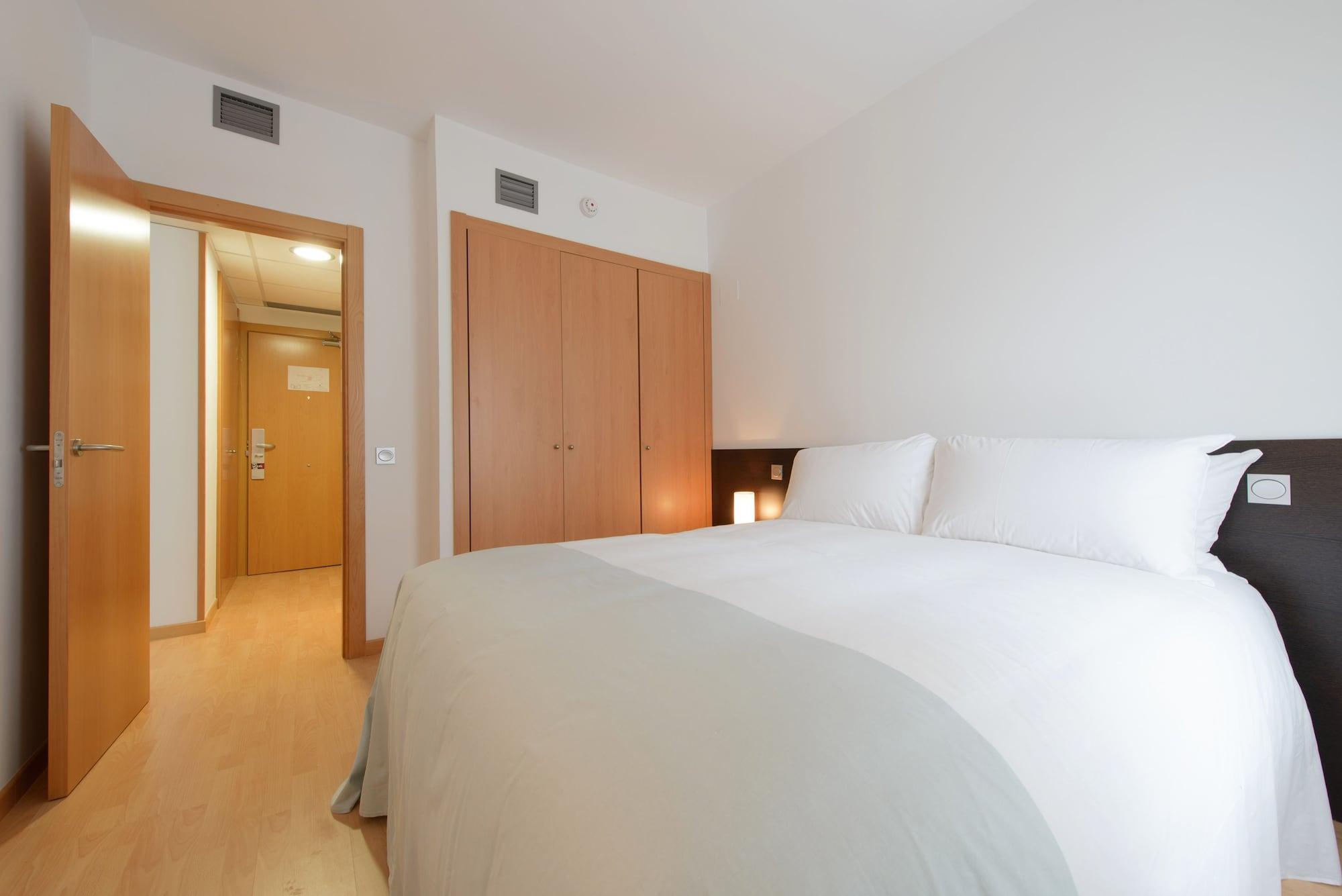 Madrid Airport Suites, Affiliated By Melia Екстериор снимка