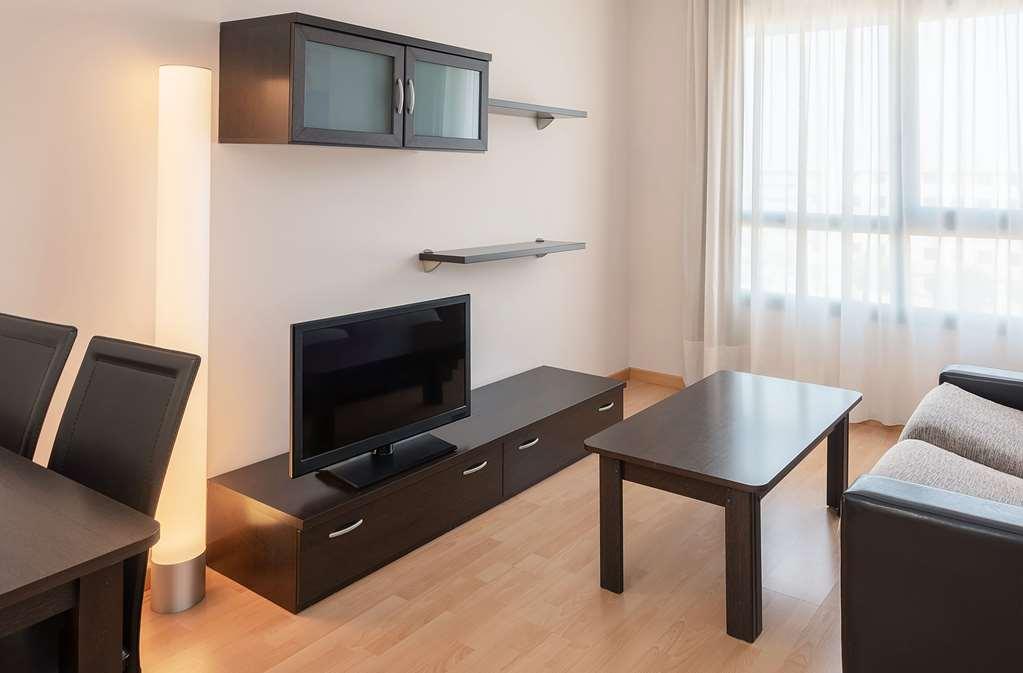 Madrid Airport Suites, Affiliated By Melia Стая снимка