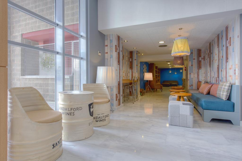 Madrid Airport Suites, Affiliated By Melia Екстериор снимка