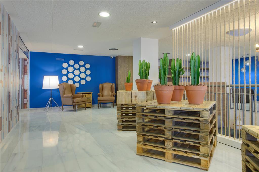 Madrid Airport Suites, Affiliated By Melia Интериор снимка