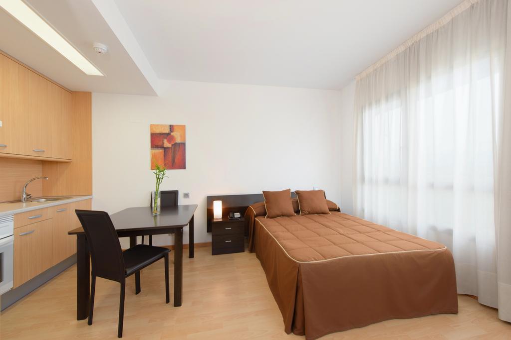 Madrid Airport Suites, Affiliated By Melia Екстериор снимка