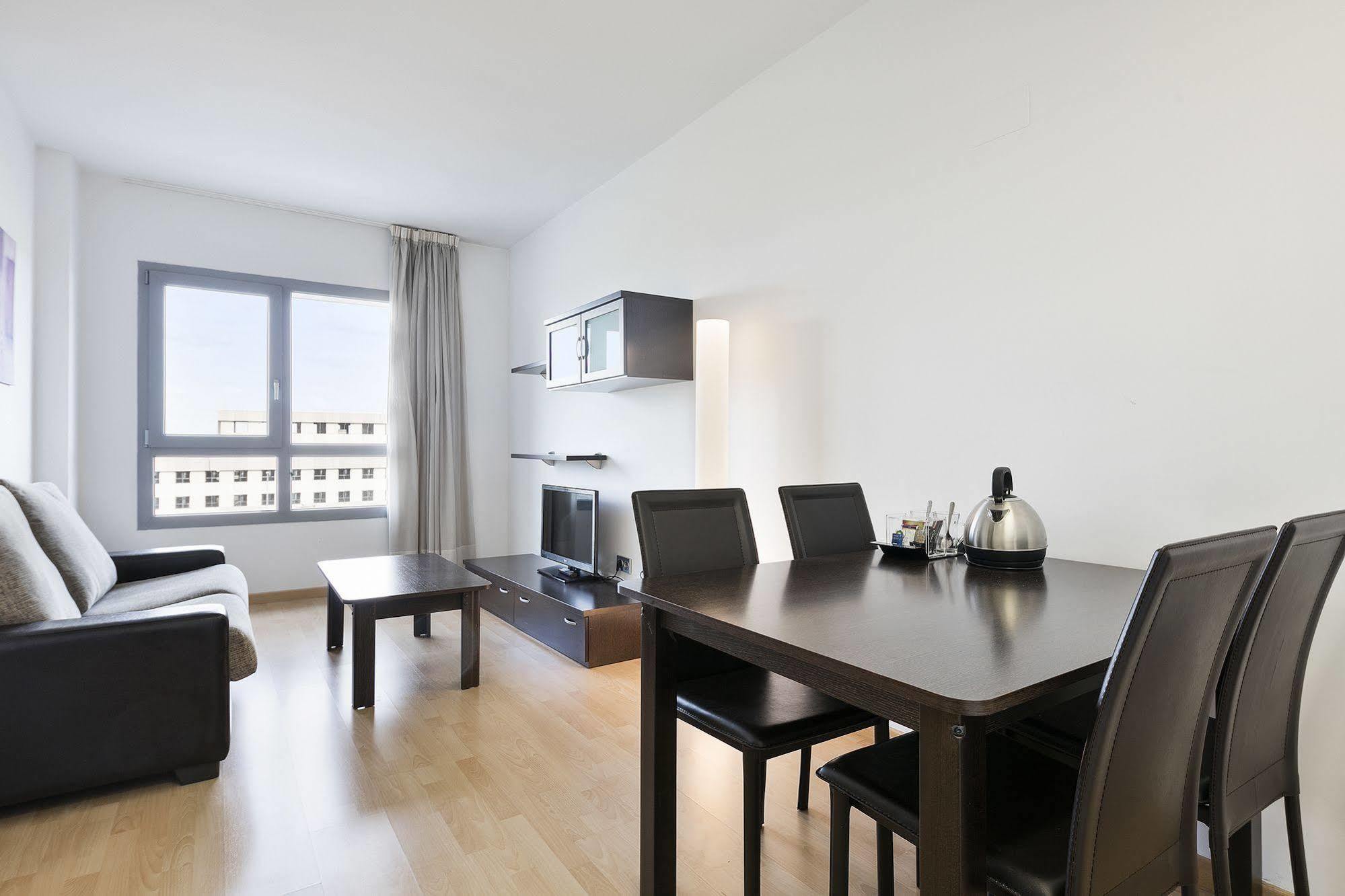 Madrid Airport Suites, Affiliated By Melia Екстериор снимка