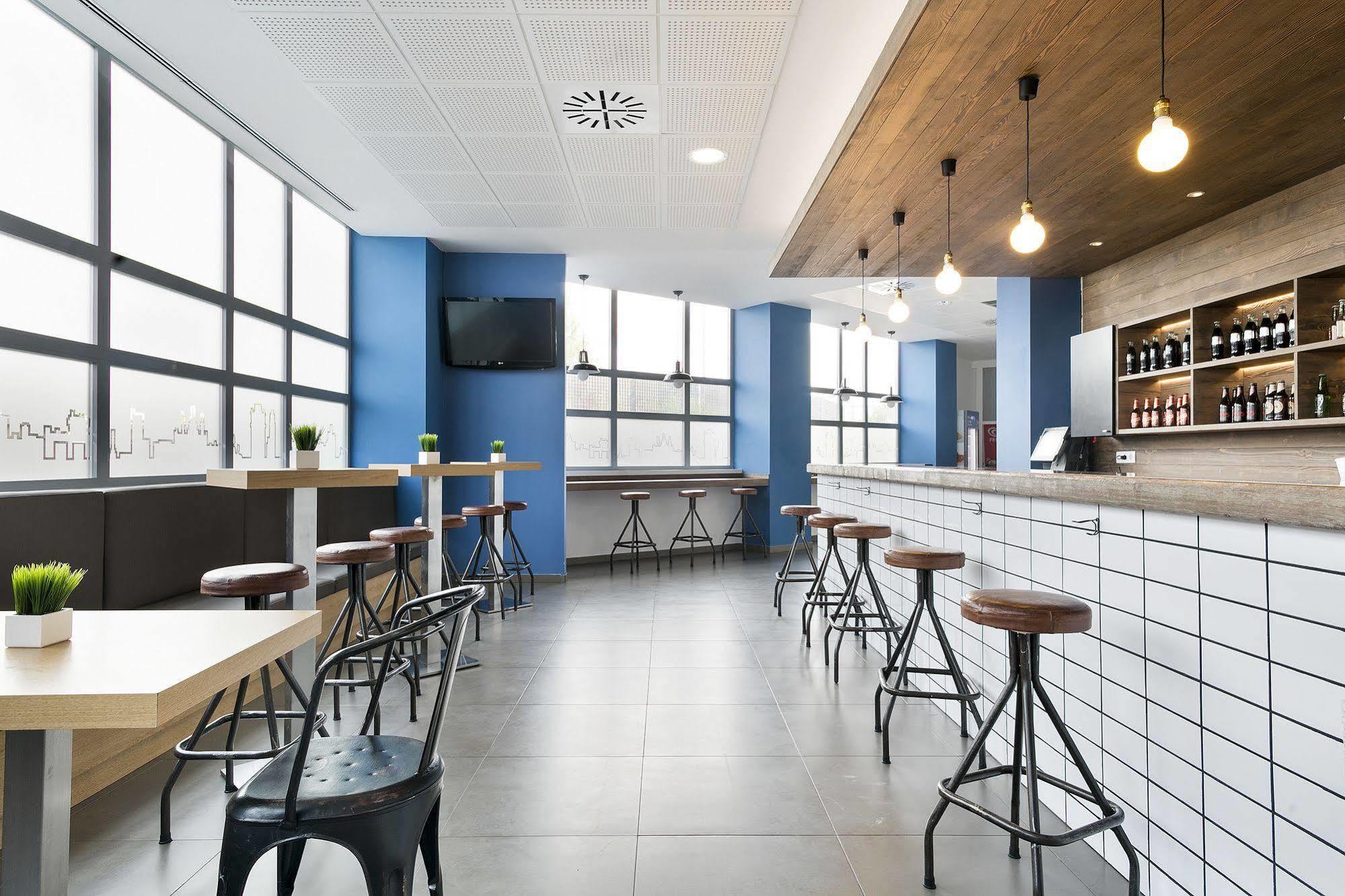 Madrid Airport Suites, Affiliated By Melia Екстериор снимка