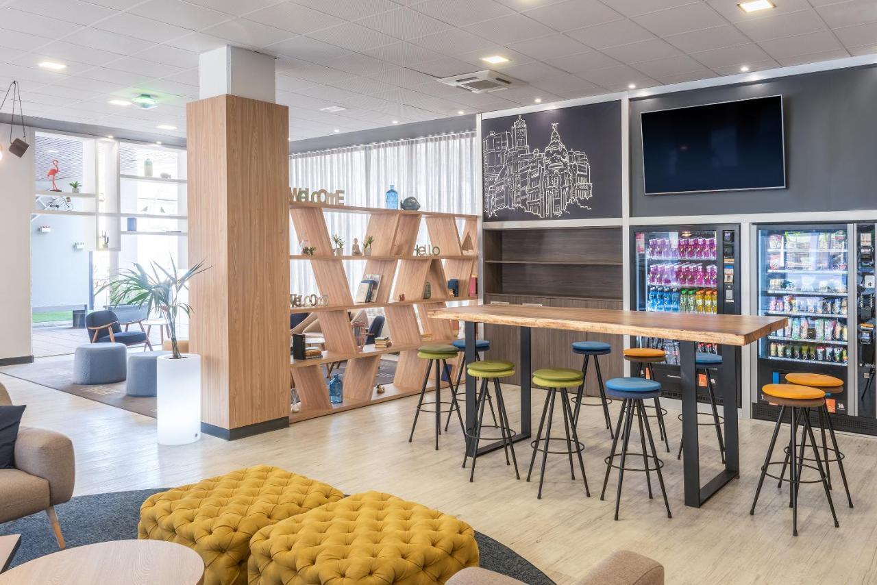 Madrid Airport Suites, Affiliated By Melia Екстериор снимка