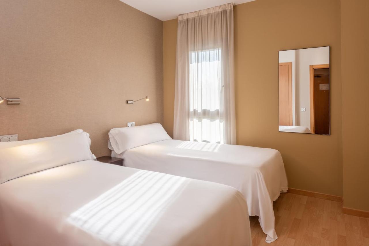 Madrid Airport Suites, Affiliated By Melia Екстериор снимка