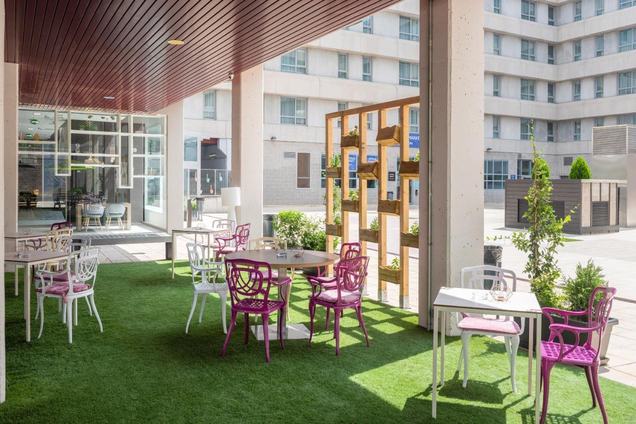 Madrid Airport Suites, Affiliated By Melia Екстериор снимка